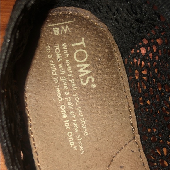 TOMS Women's Black Lace Flats. Size 8. - Picture 2 of 7
